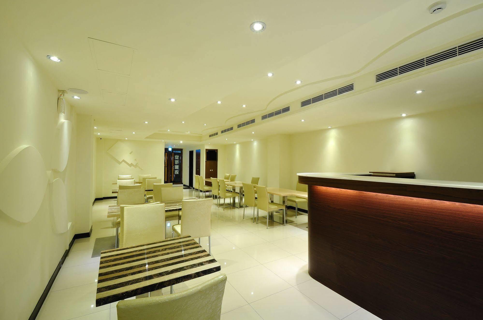 Bravo Hotel Taichung Exterior foto