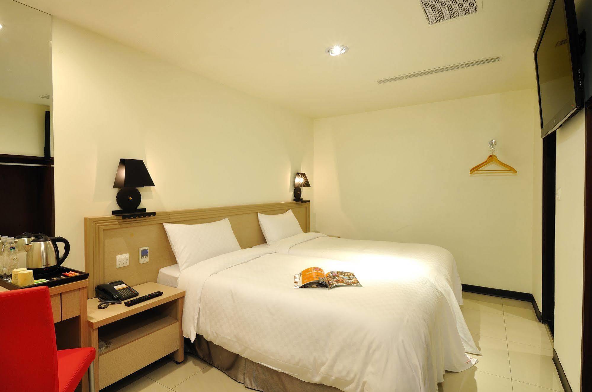 Bravo Hotel Taichung Exterior foto