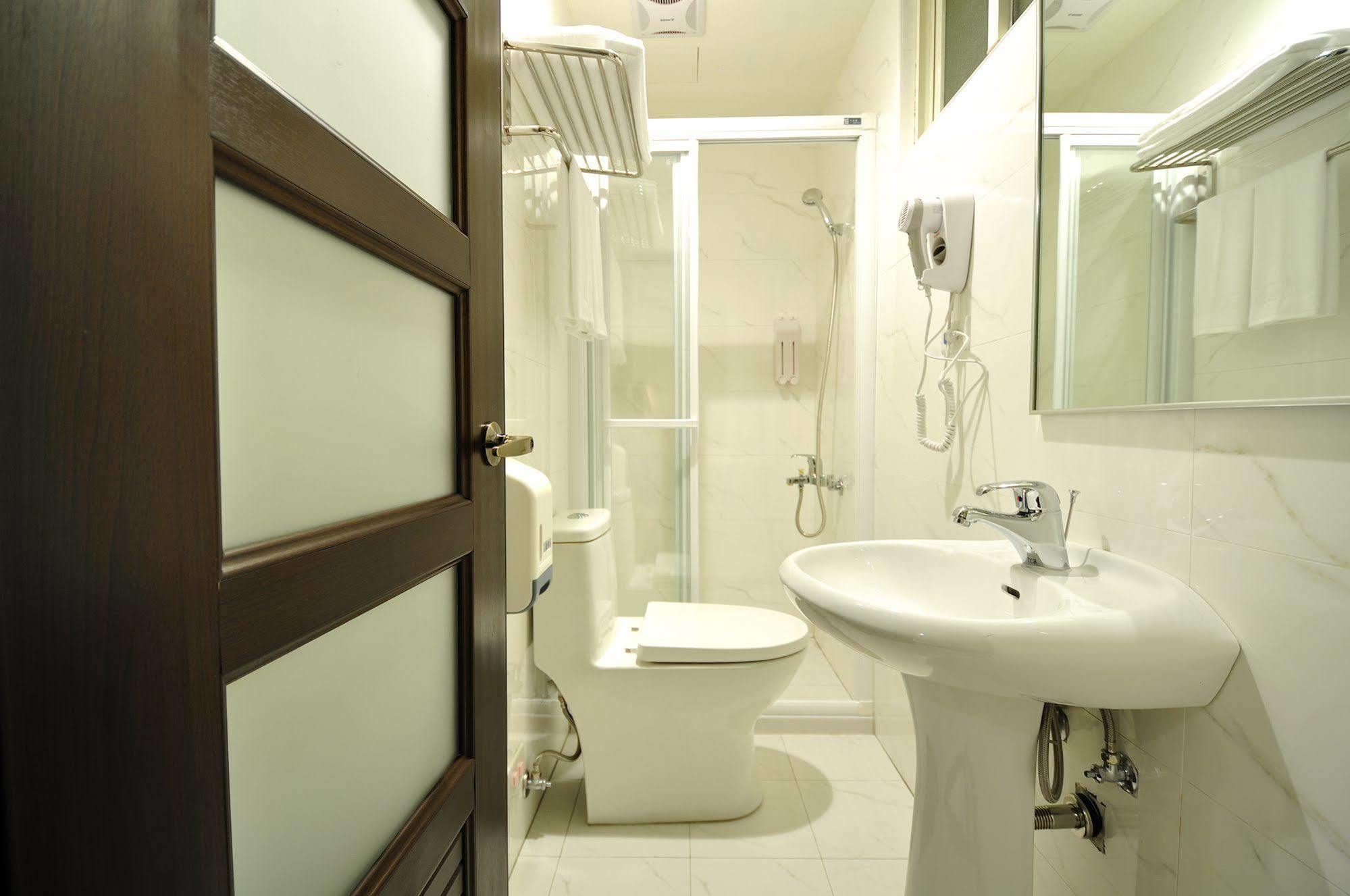 Bravo Hotel Taichung Exterior foto