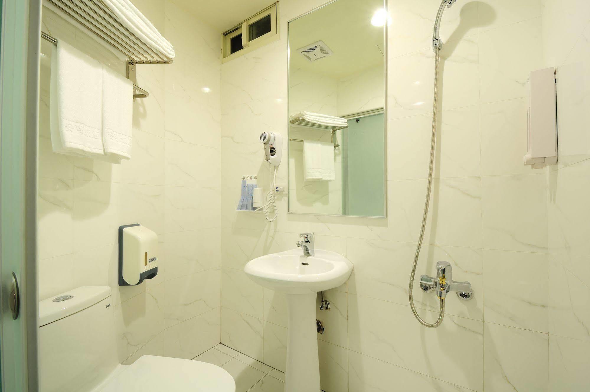 Bravo Hotel Taichung Exterior foto